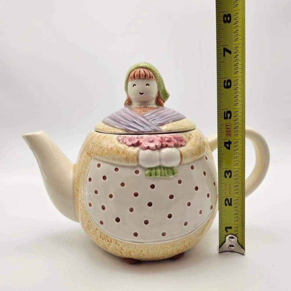 1992 H&HD Teapot Woman Figurine Lid Ceramic Made in‎ Mexico Collectible